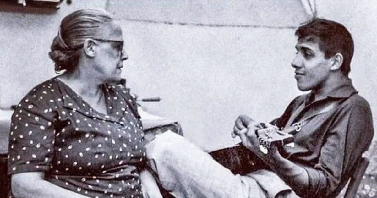 Посмотрите, как выглядят мамы 16 обожаемых нами звезд Посмотрите, как выглядят мамы 16 обожаемых нами звезд