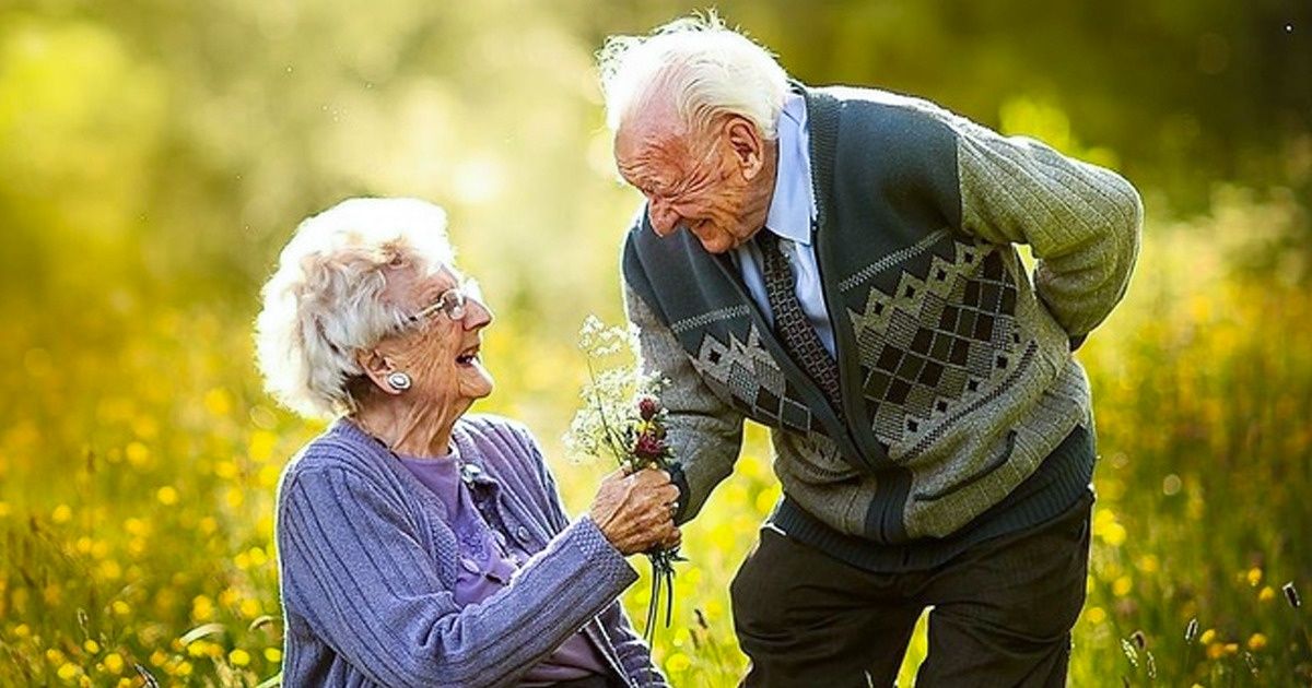 Фотограф заметила, что на фотосессии редко приглашают бабушек и дедушек, и решила это исправить