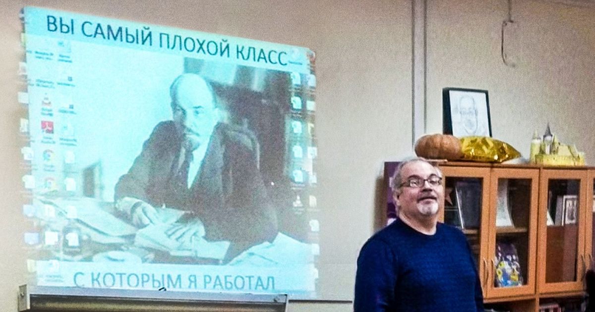 День учителя демотиватор. Самый худший класс. Демотиваторы про учителей смешные. Самый худший класс. Прикольные росписи.