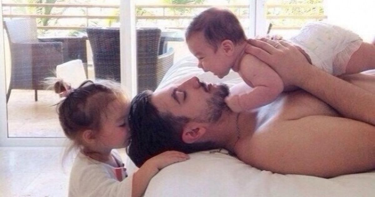 20 фотографий счастливых пап и их новорожденных малышей