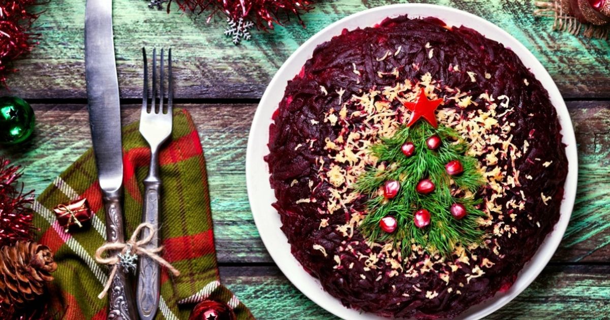 8 вкуснейших салатов, которые так и просятся на новогодний стол 8 вкуснейших салатов, которые так и просятся на новогодний стол