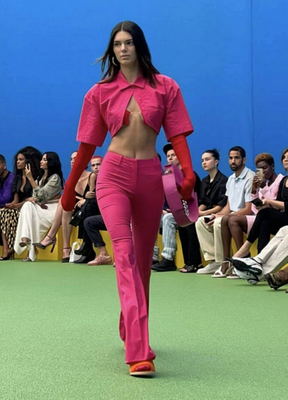 Комментарий с изображением на AdMe.Media