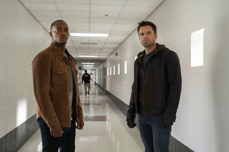 11 свежих сериалов, которые легко проглотить за один присест