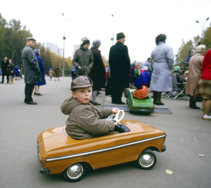 Фотографії із молодості наших батьків, які діють як машина часу