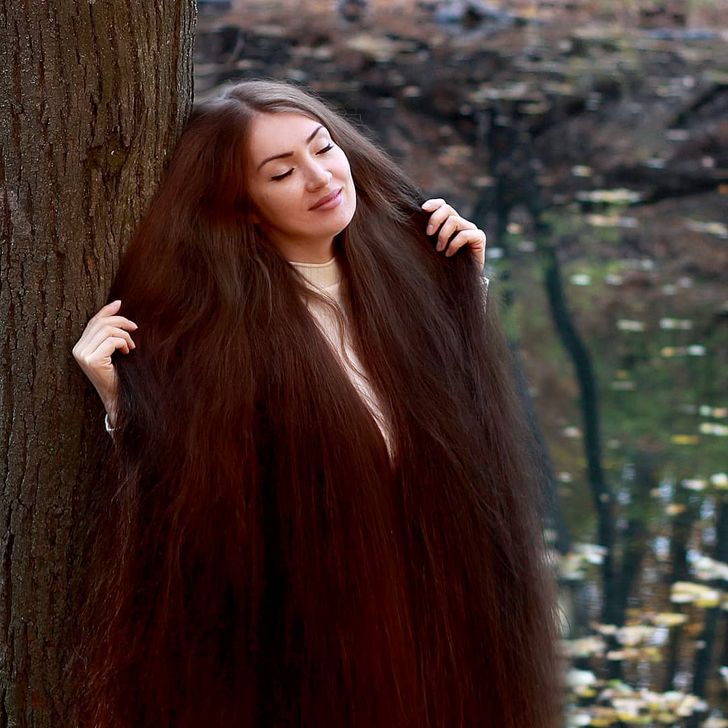 Девушка отрастила волосы длиной в 1,5 метра и уверена, что это может  повторить любая из