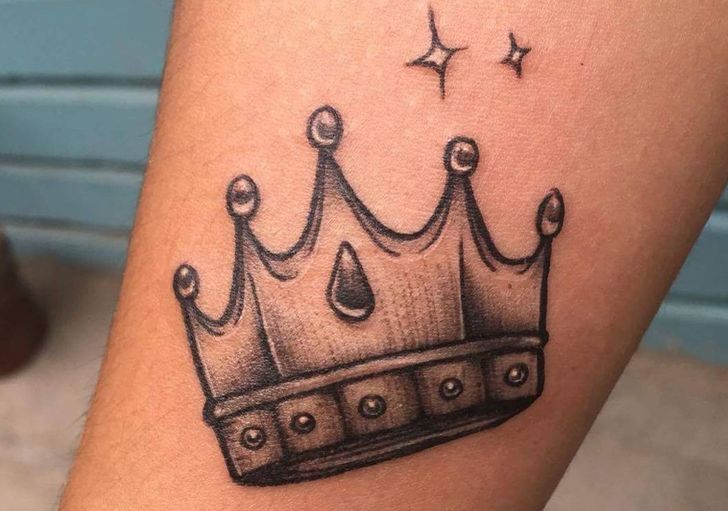 Описание татуировки на пальце в виде короны