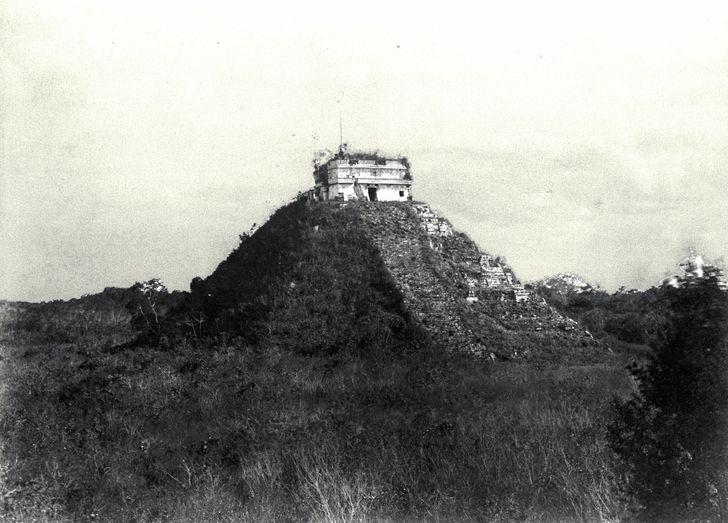 Что никогда не покажут обычным туристам на руинах древних городов майя