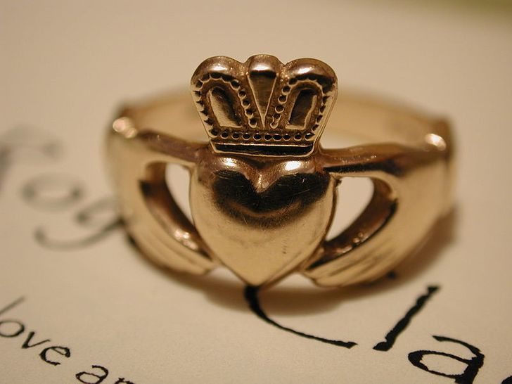 Как появилась традиция дарить кольцо на помолвку, и как менялась мода на эти украшения